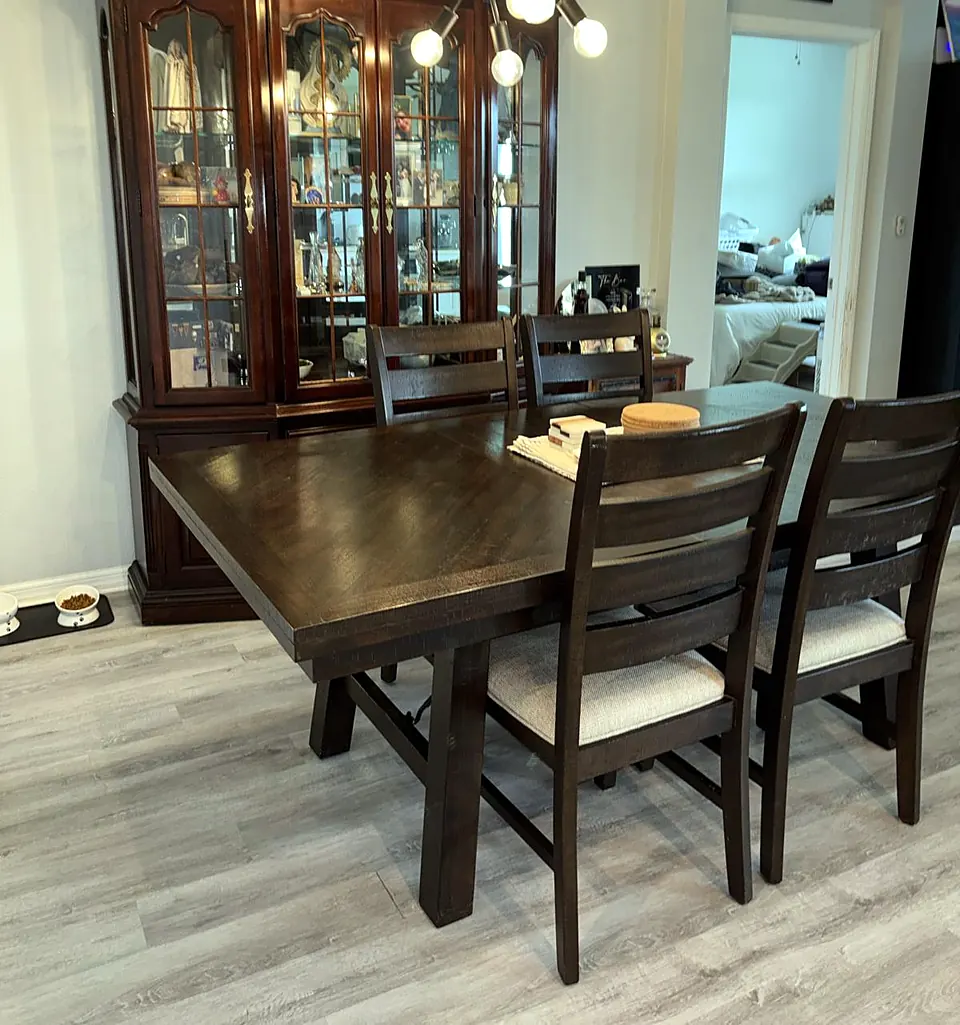 Dining room after a deep cleaning