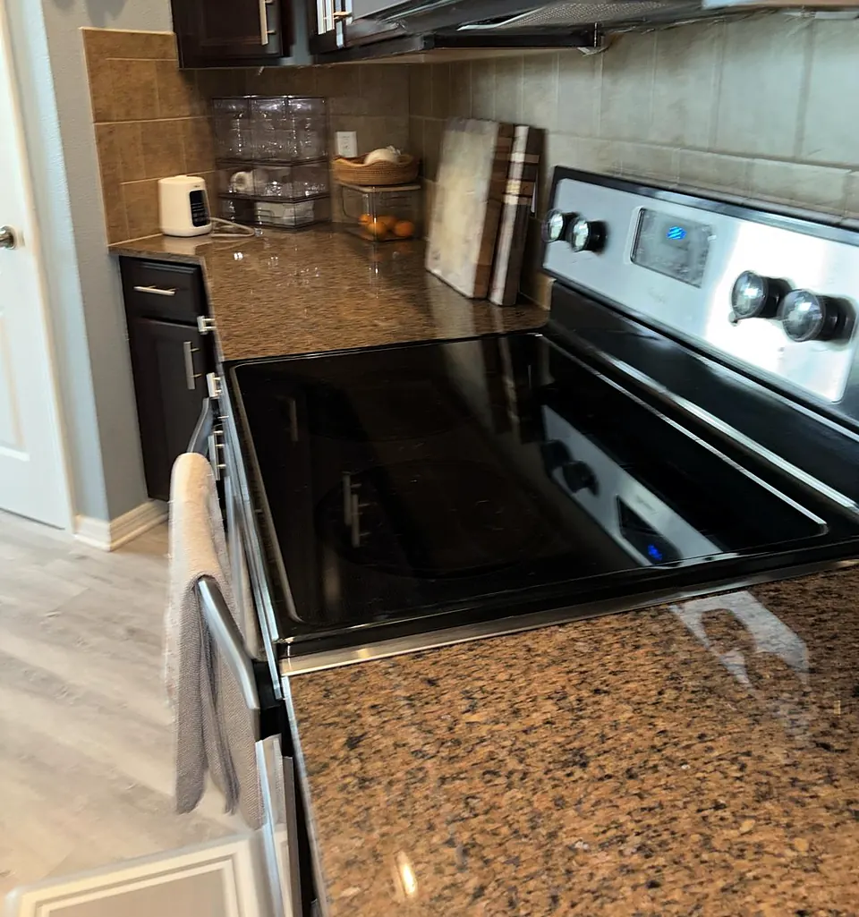 Kitchen stove and backsplash after a deep cleaning